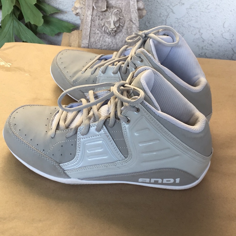 And1 Size 8 Light Grey Like New - image 1